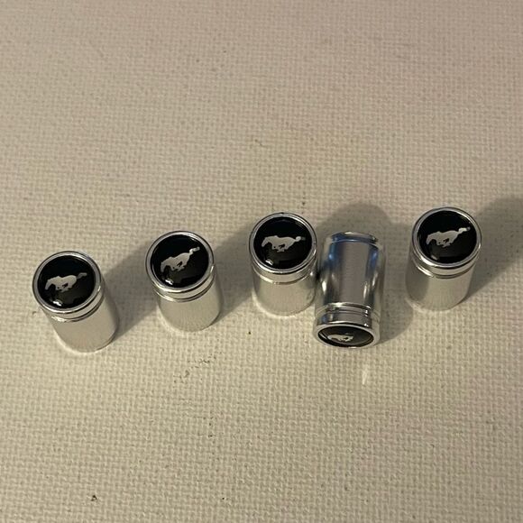 Mustang Logo valve Stem caps in Silver set of 5 NWT - Picture 3 of 5